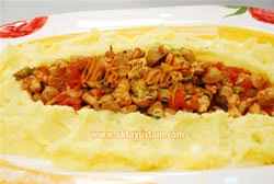 http://tbn2.google.com/images?q=tbn:0P9amX5I-iUPCM:http://www.e-oktayusta.com/kucuk-yemek-resimleri/pureli-tavuk-928.jpg