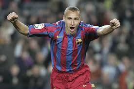 Larsson nadert de 'famous 60'.