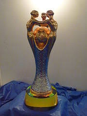 http://tbn2.google.com/images?q=tbn:5ppK2IZLHgc1DM:http://i16.photobucket.com/albums/b19/tutorialesseolpo/180px-Copa_de_la_Paz.jpg