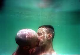 Gay_Couple_Kiss_under_Water
