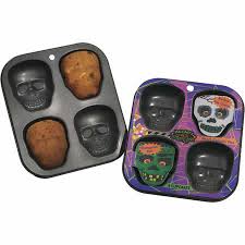 Google Image Result for http://www.pushindaisies.com/candypress/ProdImages/sku_skull_cupcake_pan_lg.jpg
