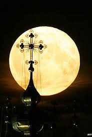 http://tbn2.google.com/images?q=tbn:IPBqA9xrTNnbQM:http://www.bbc.co.uk/arabic/specials/images/335_full_moon/54389_afp3.jpg