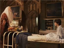 http://tbn2.google.com/images?q=tbn:MAPeYlNyFMGo0M:http://www.hp-lexicon.org/images/film/ps/hospital-wing-ps.jpg