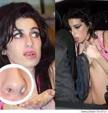 Amy Winehouse sniffe de la Coke sur sc�ne