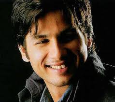 http://tbn2.google.com/images?q=tbn:YA6-8GoUyPh9EM:http://www.topnews.in/files/Shahid-Kapoor.jpg