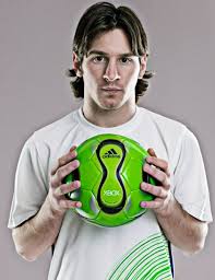 صور لميسى و رونالدو و كاكا و توتى Int_2006-04-09messi-adidas