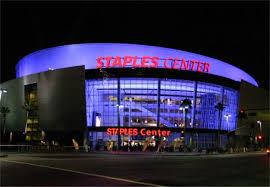ライトアップしたStaples Center