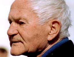 http://tbn2.google.com/images?q=tbn:eeRqM2taw6y6IM:http://index.hu/cikkepek/0802//belfold/tsza/hrabal.jpg