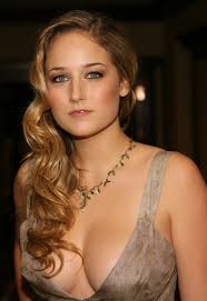 LEELEE SOBIESKI