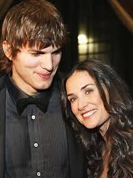 Demi Moore y Ashton Kutcher cuenta en Twitter un aterrizaje forzoso en Las Vegas