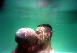 Gay_Couple_Kiss_under_Water
