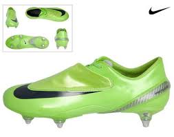 اجمل أحذية .... في  pes 6  لموسم 2011/2010  Nike-Mercurial-Vapor-IV-Citron-Green-football-boots