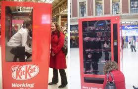 Nouveau Distributeur humain de Kit Kat