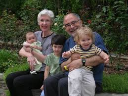 http://tbn2.google.com/images?q=tbn:qC16kA2iskpsVM:http://www.hazteoir.org/files/images/abuelos%2520alemanes.jpg