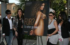 Kim Kardashian and Khloe Kardashian